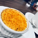 cocochiyo cafe - 店内で食べられるクリームブリュレ　薄く繊細なカラメル