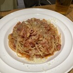 アル・デンシャル丸の内 グランスタ東京店 - 庄内豚ベーコンと玉ねぎのトマトソーススパゲッティ