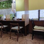 味よし - 全て椅子にはクッションが敷かれています