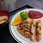 味よし - チキンカツには自家製ソースを