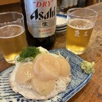 魚三酒場 富岡店 - ビールグラスに魚三の文字