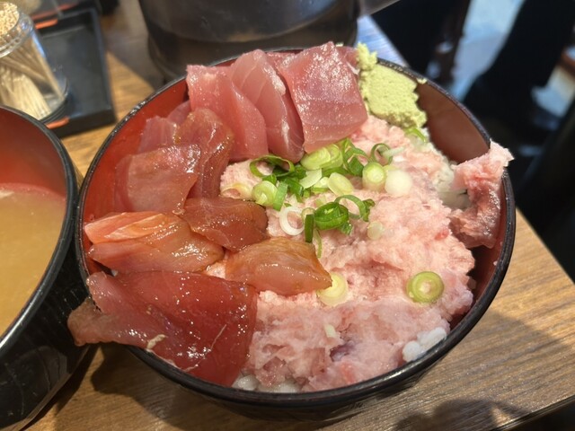 鮪丼 クロマグロいくら丼 国産の本マグロを使った高級鮪丼 鉄火丼 大