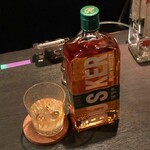 DEN - バスカー アイリッシュウイスキー ロック