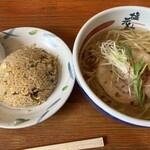明石塩元帥 - 料理写真:天然塩ラーメンと半チャーハン。