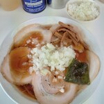 みんみんラーメン 本店 - バラチャーシューメン大＋半ライス､玉ねぎ多め 1350円(税込)