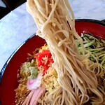 そば処 久楽 - 麺リフト⤴ 細麺に優しい味わいの出汁が効いた汁が絡んで旨し♥