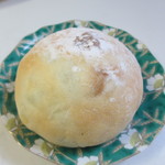 花留果家 - 枝豆チーズパン１４０円。
