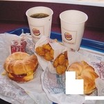 BURGER KING - 2005年のコンボ ハム･エッグ＆チーズ･クロワッサンウィッチ＄5.68､コンボ キング･クロワッサンウィッチ･ウィズ･ソーセージ＆ベーコン＄6.48