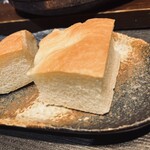 石焼生パスタ 蔵之助 - フォカッチャはアヒージョとともに！