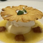 L'ESSOR - アナナスのヴァリエーションとココナッツのソルベ