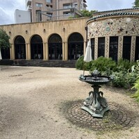 小笠原伯爵邸 - 中庭　建物の装飾が良かった