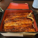 鰻の成瀬 - 料理写真:上の松（1匹分）¥2900（税込み25年8月）です。尾身が4分の1匹分重なってます。