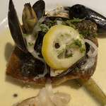 Decoller - 本日の魚料理。ヒラメのポアレ。