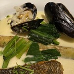 Decoller - ヒラメの下には野菜も。