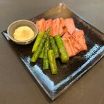 肉飾 やま田 - アスパラベーコン