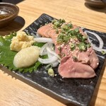もつ焼き しげ吉 - トロレバ刺し