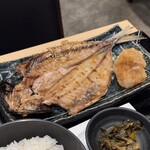 地鶏と魚串 炙りもつ鍋 にこん - アジ開き定食（900円）