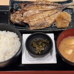 地鶏と魚串 炙りもつ鍋 にこん - アジ開き定食（900円）