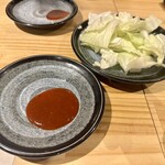 もつ焼き しげ吉 - お通しキャベツ