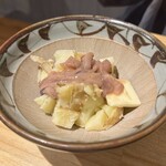 もつ焼き しげ吉 - 塩辛ジャガバター