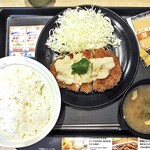 松のや - 料理写真:旨塩ゆずおろしのロースかつ定食(ご飯大盛り)