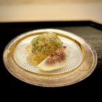 道人 - 和え物は毛蟹。
      ジュレが爽やかで、ホッとする一皿。