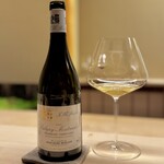 道人 - この日は、こちらをボトルで。
      まだ若いので樽香が落ち着いていませんが、バターのような深みを出してくれて、思いの外リッチなタイプ。
      適度に冷やしていただくのが良きですね♪
      ボトルで向き合うのも、楽しい！