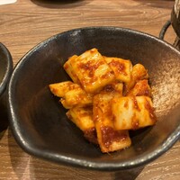炭火焼肉ホルモン うしごろ 中目黒店 - 白菜キムチ