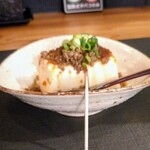 気仙沼 牛たん藤 - お通し(豆腐ユッケそぼろかけ)