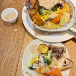 カスターニエ　軽井沢ローストチキン - チキンボックスの中身と追加のマスタードソース（110円追い金）