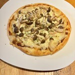 カスターニエ　軽井沢ローストチキン - 追加のアンチョビのピザ（1,390円）