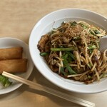 台湾料理 あじ仙 - 人気メニュー【ホルモン丼】　＆　春巻き