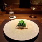 アカ - 太刀魚の薪焼き～ハーブ、シェリーワインビネガー
      