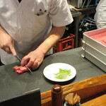 魚虎 - 別の日　店主の前田さんが全て造りの刺身を引く