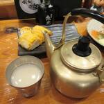 魚虎 - マッコリ微炭酸(やかん) 1650円