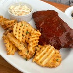 T.Y.HARBOR - BBQスペアリブとフライドポテト、コールスローサラダ