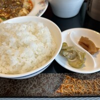 中国料理 桃李 - ご飯・ザーサイ 干し大根醤油漬け
