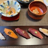伊勢鮨 - 小鉢二品と初めの5貫