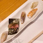 新宿御苑前 鮨らぼ  - メイチダイ、ネギトロと海ブドウの手巻き（西洋わさび添え）、鯵、海老