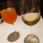 バレーナ - 白ワインとカシスオレンジ