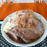 夢の一歩 - 小ラーメン豚１枚、野菜マシマシ、ニンニクマシ、脂少し