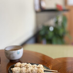 だんご庄  - 団子1本100円