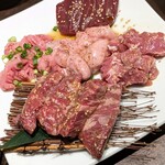 炭火焼ホルモン ぐう - 