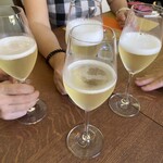 トラットリア カヴァタッピ - まずスパークリングで乾杯