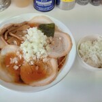 みんみんラーメン 本店 - バラチャーシューメン大＋半ライス､玉ねぎ多め 1350円(税込)