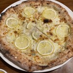 Italian Bar ANCORA - はちみつレモンとゴルゴンゾーラピザ