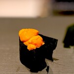 たかおか - バフンウニ。 これは文句なく旨い。 色、形でわかります。 でも、海苔まきじゃないほうが好きなんだな。