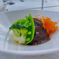 湘南豚肩ロースの赤ワイン煮込み