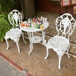 英国館 - 店頭にあるこれは……テラス席利用は、出来るんだろうか