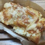 カドナ - チーズとポテトとベーコンのタルティーヌ